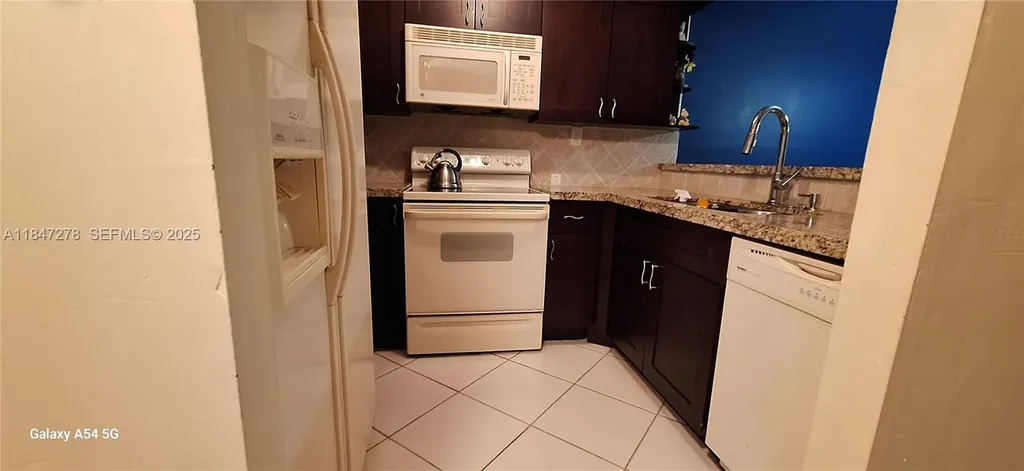 5835 Washington Street Hollywood FL 33023
