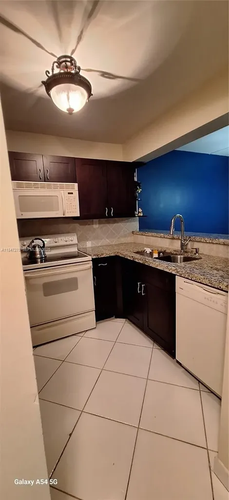 5835 Washington Street Hollywood FL 33023