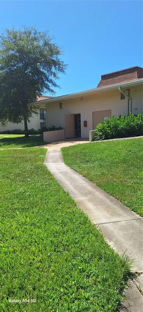 5835 Washington Street Hollywood FL 33023