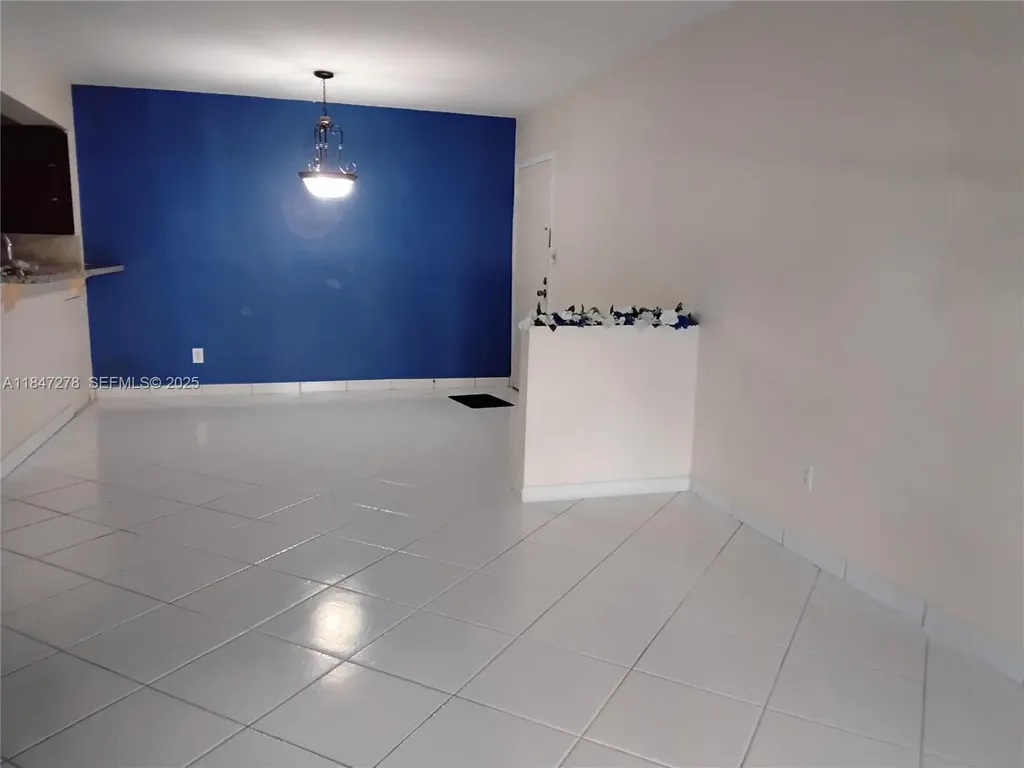 5835 Washington Street Hollywood FL 33023