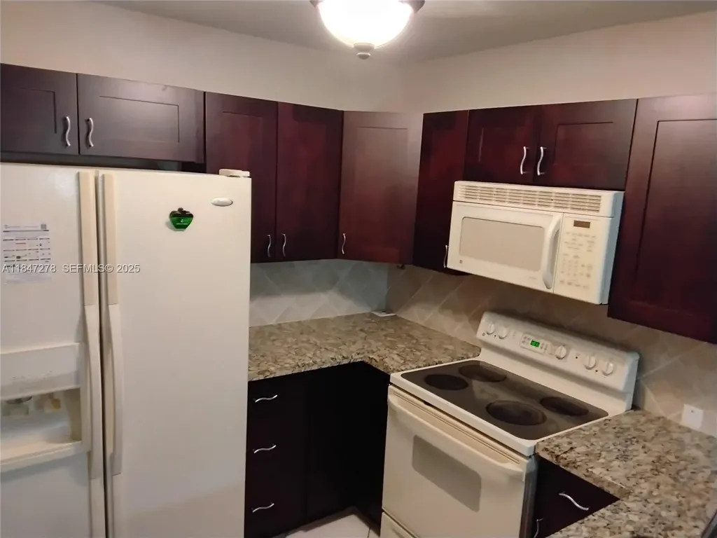 5835 Washington Street Hollywood FL 33023