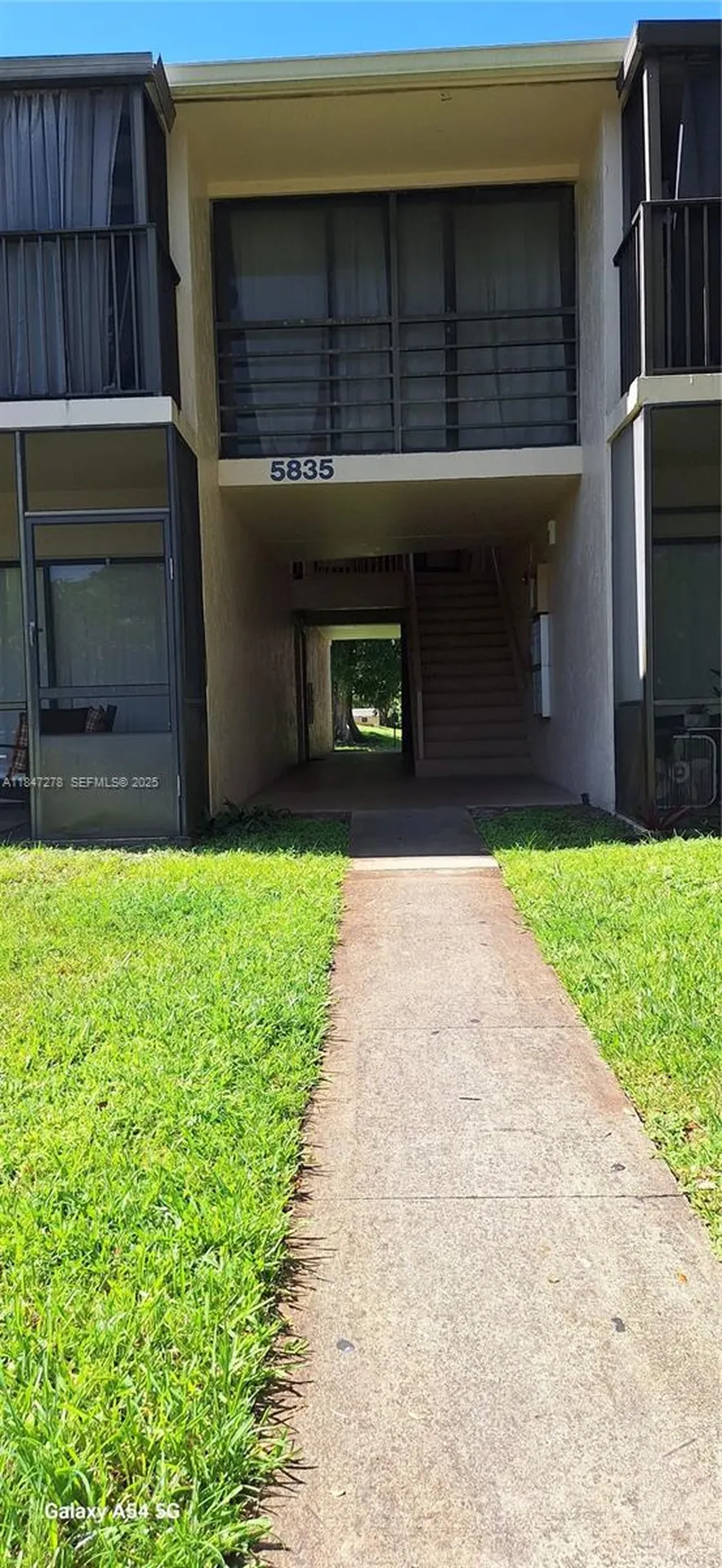 5835 Washington Street Hollywood FL 33023