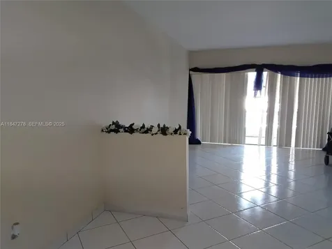 5835 Washington Street Hollywood FL 33023