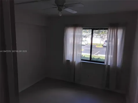 5835 Washington Street Hollywood FL 33023