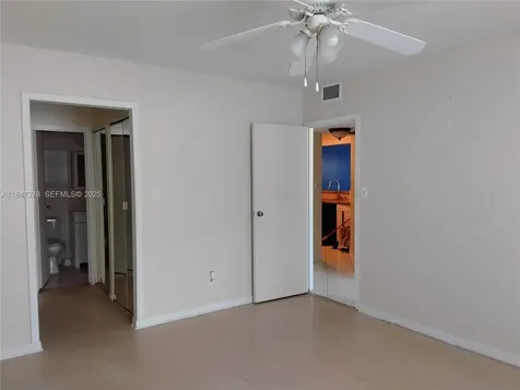 5835 Washington Street Hollywood FL 33023
