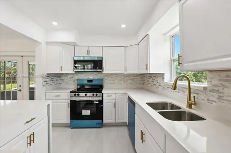 6424 Pierce Street Hollywood FL 33024