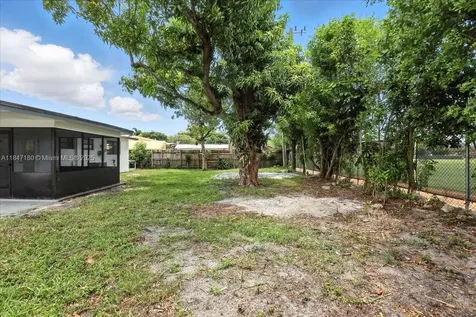 6424 Pierce Street Hollywood FL 33024