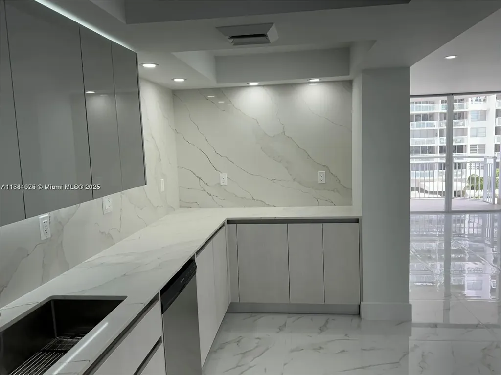 18031 Biscayne Boulevard Aventura FL 33160