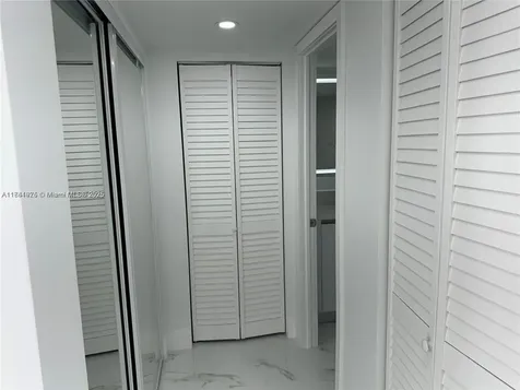18031 Biscayne Boulevard Aventura FL 33160
