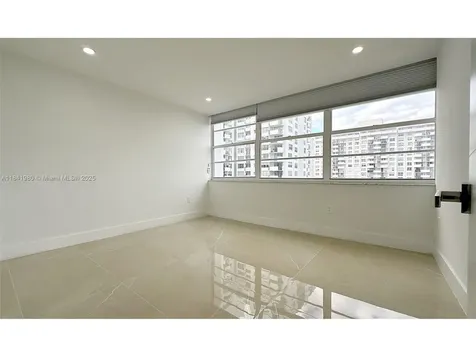 18071 Biscayne Boulevard Aventura FL 33160