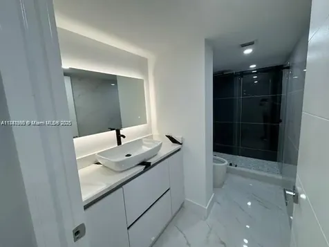 18071 Biscayne Boulevard Aventura FL 33160