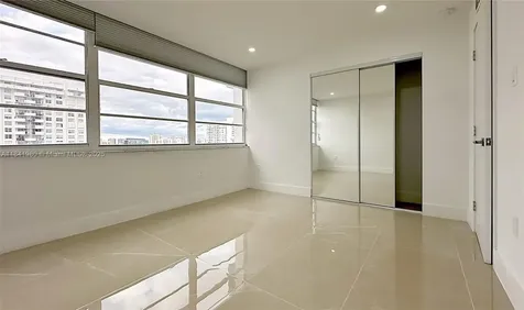 18071 Biscayne Boulevard Aventura FL 33160