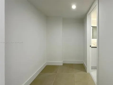 18071 Biscayne Boulevard Aventura FL 33160