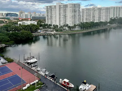 18071 Biscayne Boulevard Aventura FL 33160