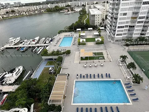 18071 Biscayne Boulevard Aventura FL 33160
