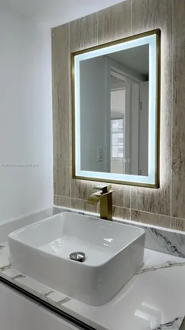 18071 Biscayne Boulevard Aventura FL 33160