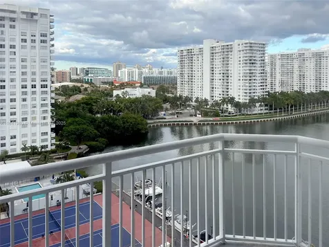 18071 Biscayne Boulevard Aventura FL 33160
