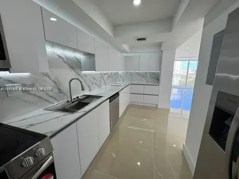 18071 Biscayne Boulevard Aventura FL 33160