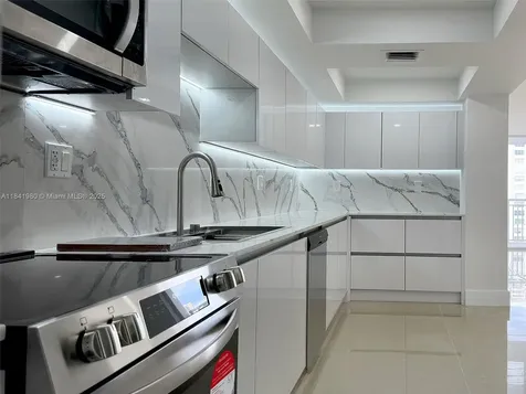 18071 Biscayne Boulevard Aventura FL 33160