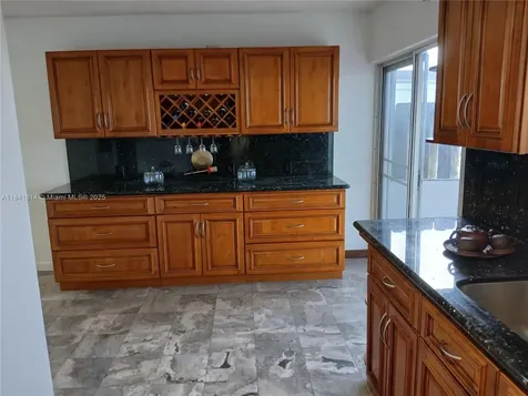 7467 NW 169th Lane Hialeah FL 33015