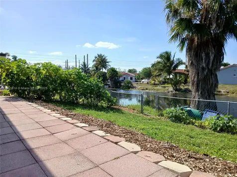 7467 NW 169th Lane Hialeah FL 33015