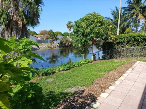 7467 NW 169th Lane Hialeah FL 33015
