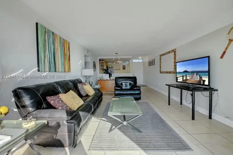 1045 10th Street Miami Beach FL 33139