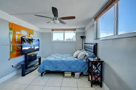 1045 10th Street Miami Beach FL 33139