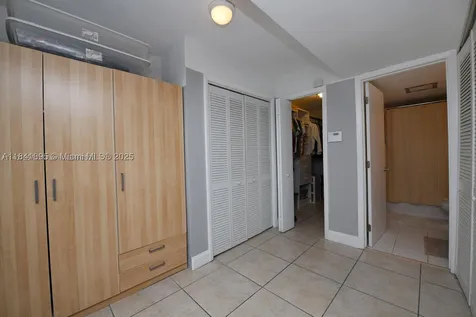 1045 10th Street Miami Beach FL 33139