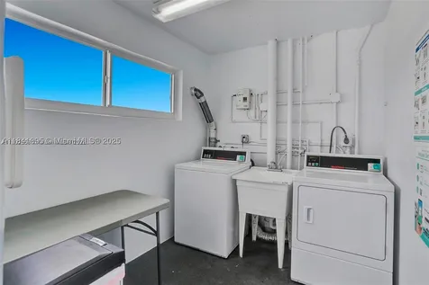1045 10th Street Miami Beach FL 33139
