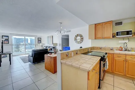 1045 10th Street Miami Beach FL 33139