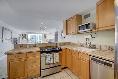 1045 10th Street Miami Beach FL 33139