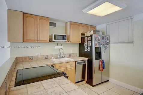 1045 10th Street Miami Beach FL 33139