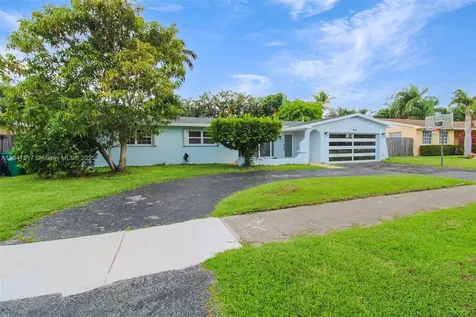 19820 SW 83rd Avenue Cutler Bay FL 33189