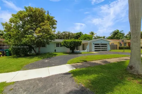 19820 SW 83rd Avenue Cutler Bay FL 33189