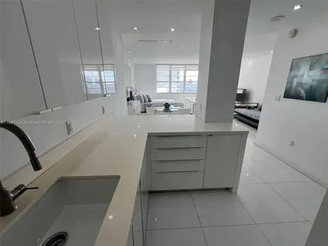100 Lincoln Road Miami Beach FL 33139
