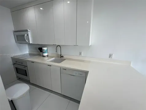 100 Lincoln Road Miami Beach FL 33139