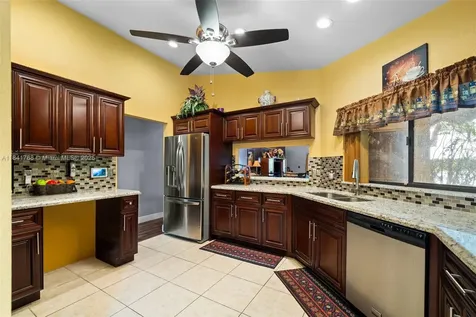 9535 NW 38th Place Sunrise FL 33351