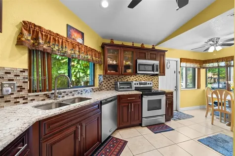 9535 NW 38th Place Sunrise FL 33351