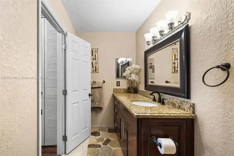 9535 NW 38th Place Sunrise FL 33351