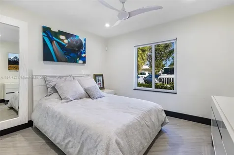 517 S Riverside Drive Pompano Beach FL 33062
