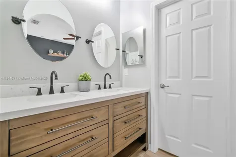 2979 NW 30th Place Oakland Park FL 33311