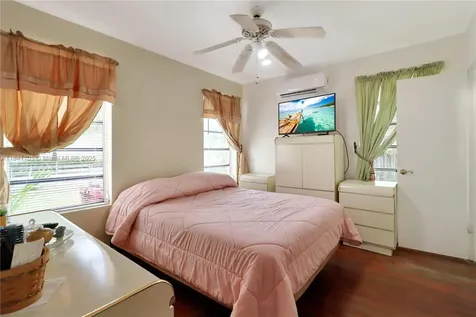 2730 NW 6th Street Miami FL 33125