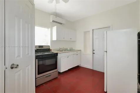 2730 NW 6th Street Miami FL 33125