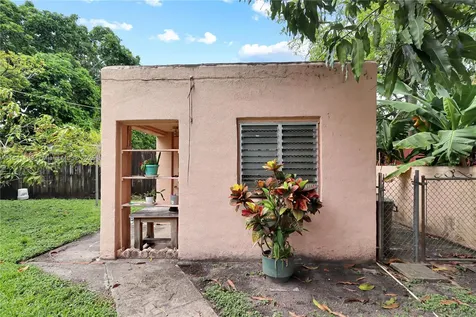 2730 NW 6th Street Miami FL 33125