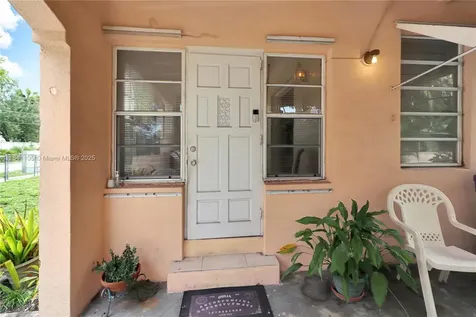2730 NW 6th Street Miami FL 33125