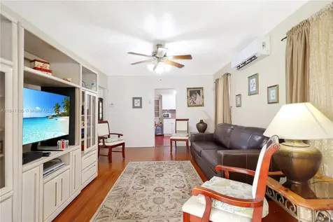 2730 NW 6th Street Miami FL 33125