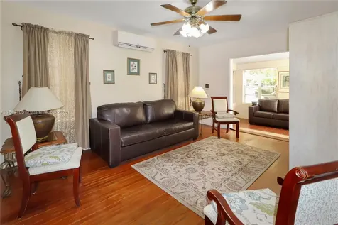 2730 NW 6th Street Miami FL 33125