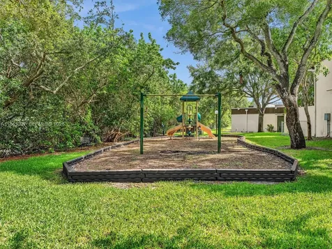 19200 NE 25th Avenue Miami FL 33180
