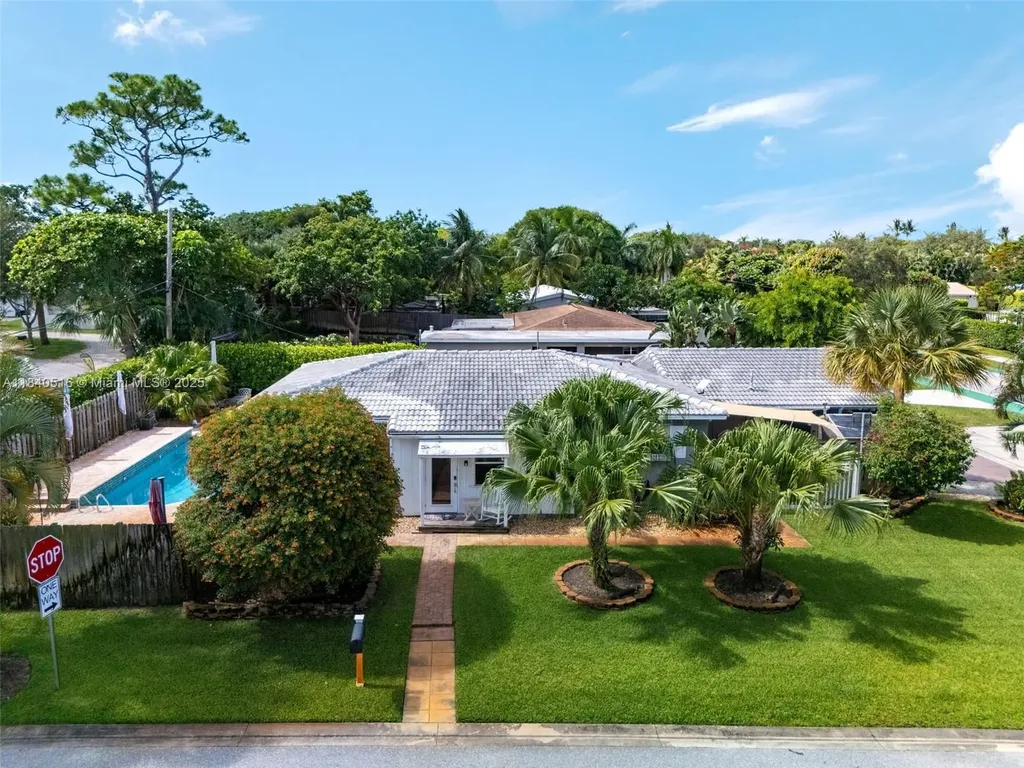 204 S Seacrest Circle Delray Beach FL 33444